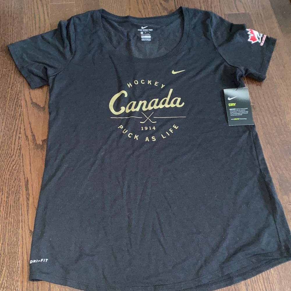 NWT Nike Hockey Canada crewneck tee